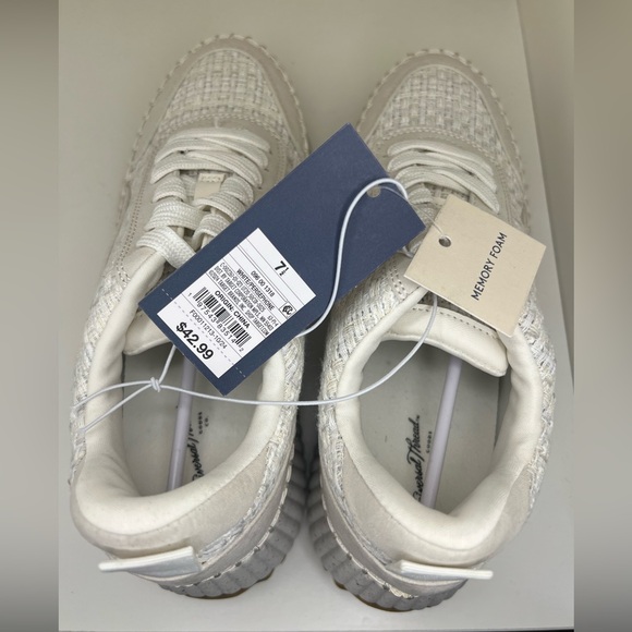Universal Thread White Persephone Sneakers 7.5 - Picture 5 of 7